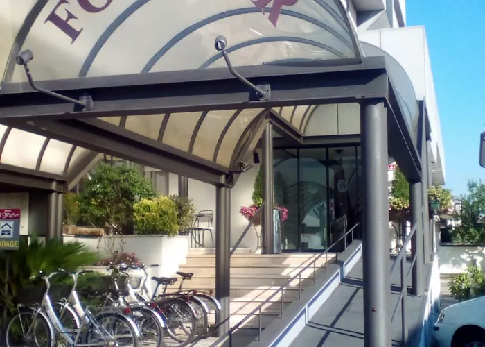 ホテル Al Fogher 3*